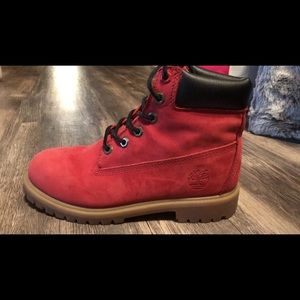 Red timberlands boys 5.5